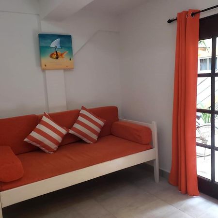 Beach Club Budget Rooms At Popeyes Caye Caulker Kültér fotó