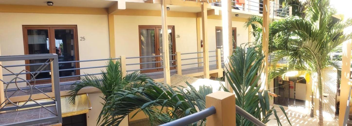 Beach Club Budget Rooms At Popeyes Caye Caulker Kültér fotó