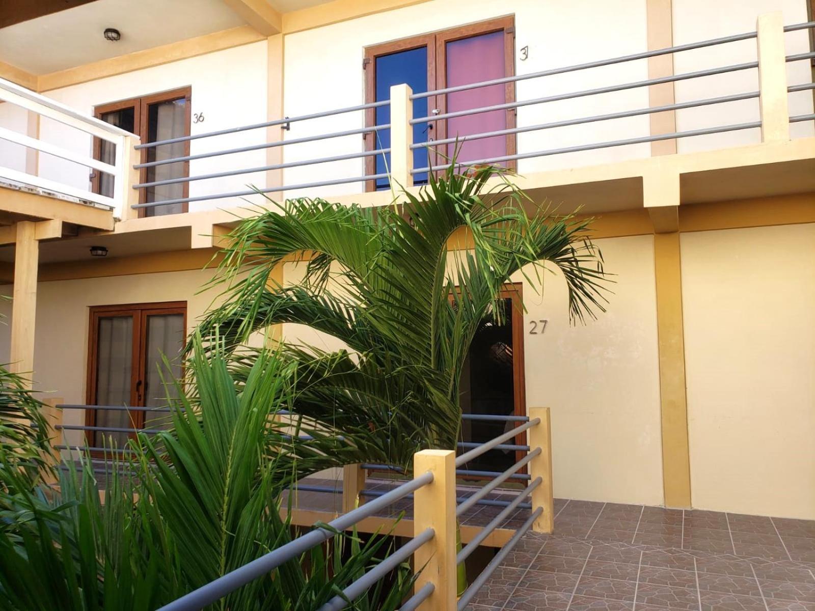 Beach Club Budget Rooms At Popeyes Caye Caulker Kültér fotó