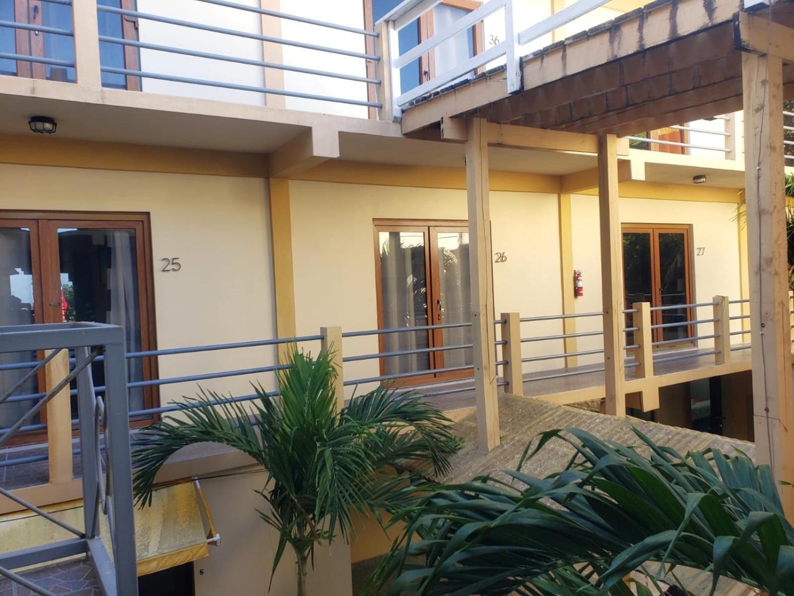 Beach Club Budget Rooms At Popeyes Caye Caulker Kültér fotó