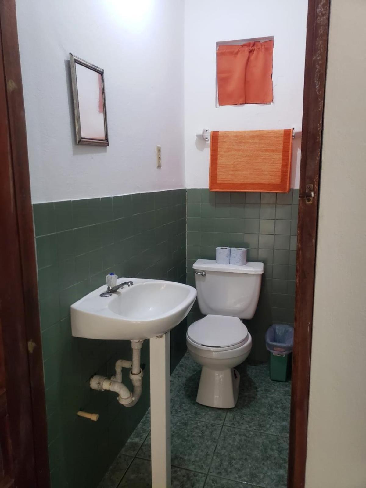 Beach Club Budget Rooms At Popeyes Caye Caulker Kültér fotó