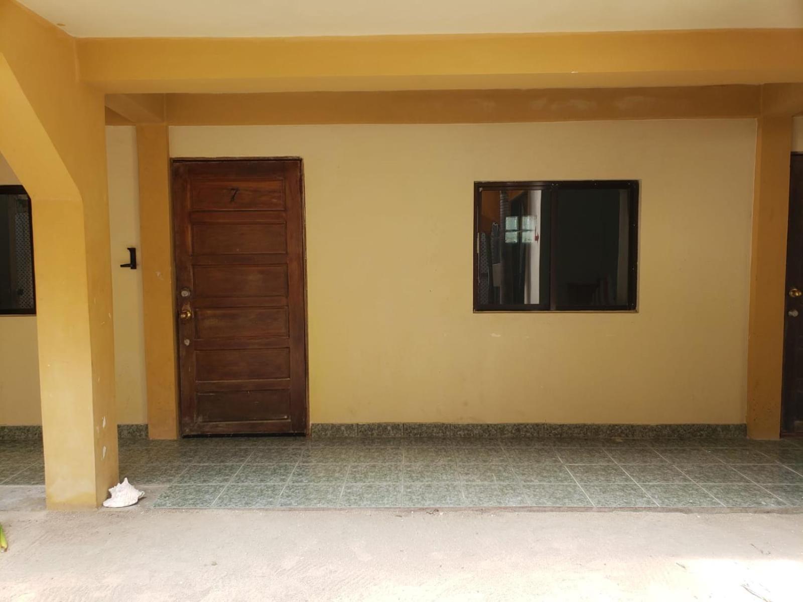 Beach Club Budget Rooms At Popeyes Caye Caulker Kültér fotó