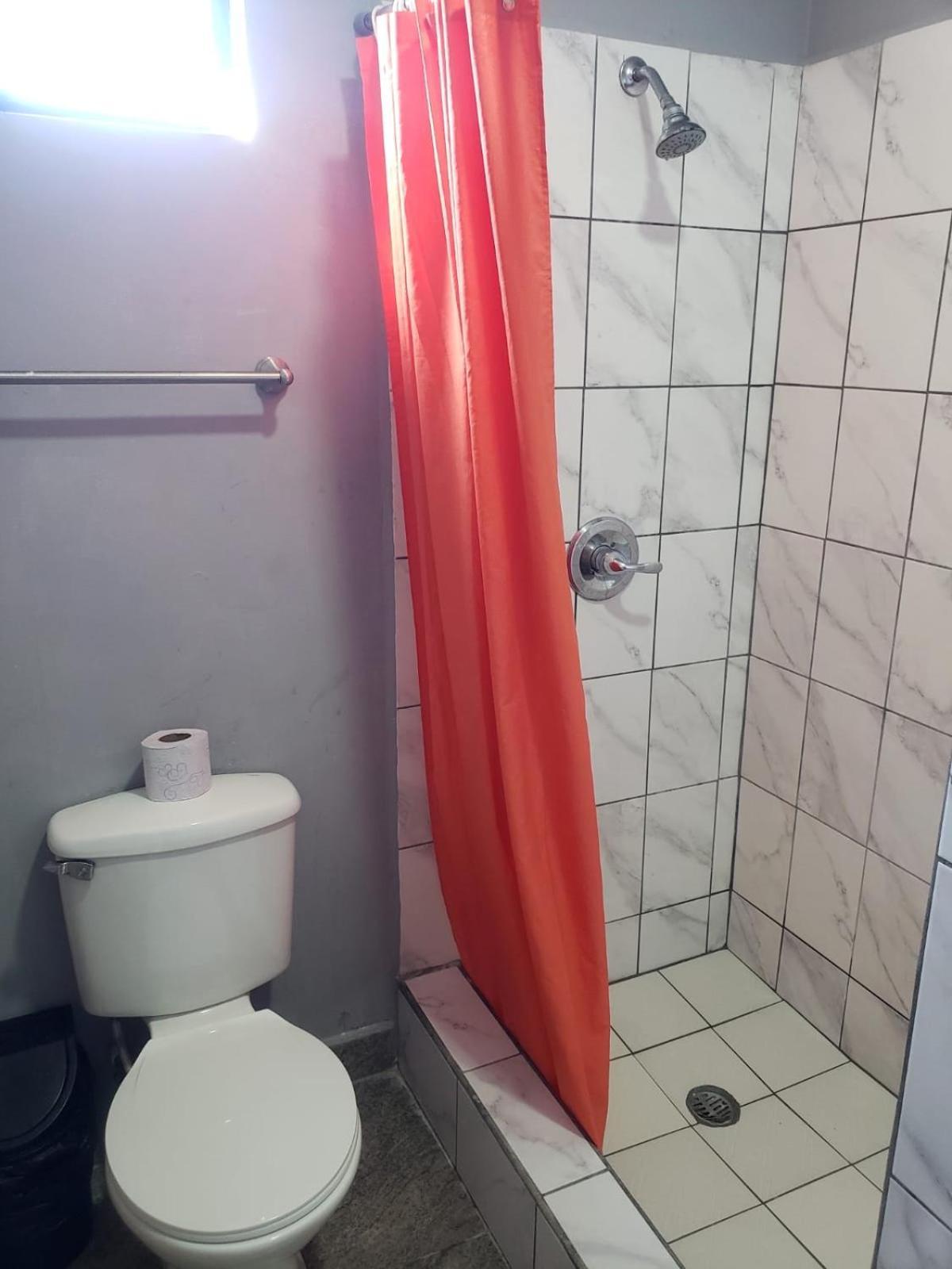 Beach Club Budget Rooms At Popeyes Caye Caulker Kültér fotó