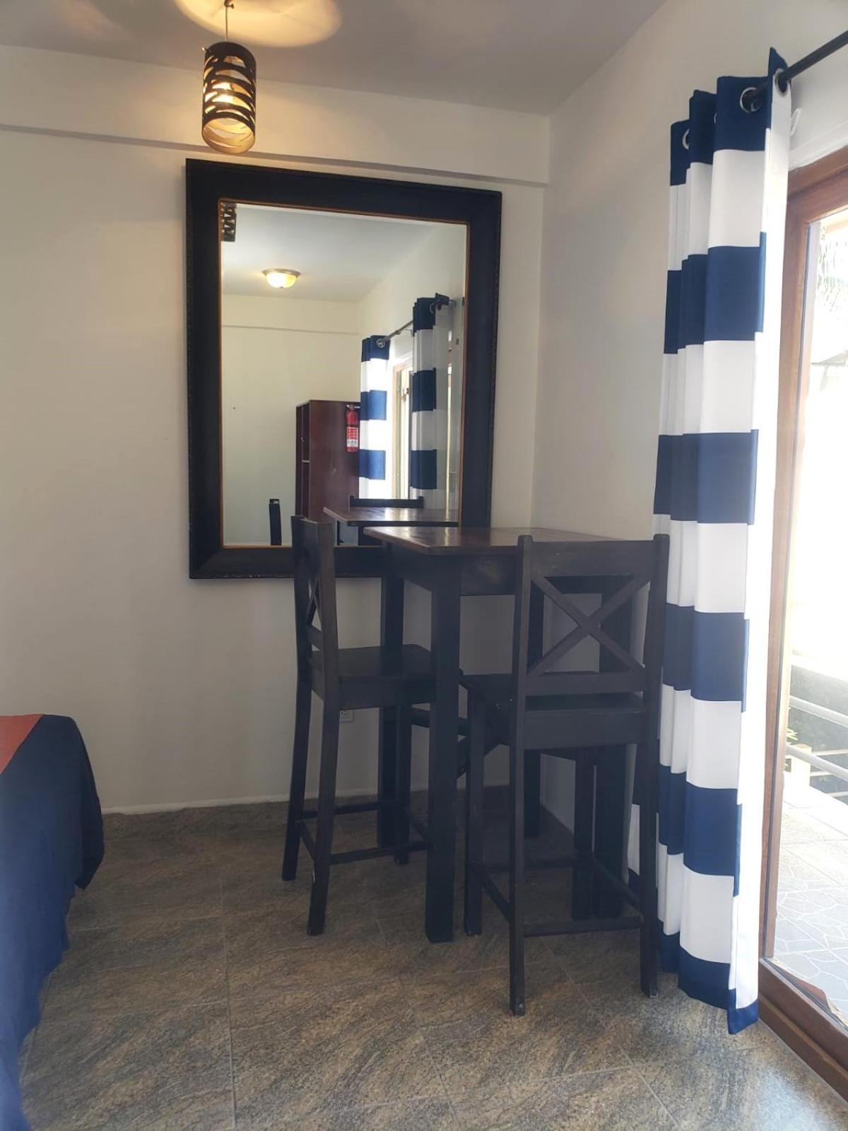 Beach Club Budget Rooms At Popeyes Caye Caulker Kültér fotó