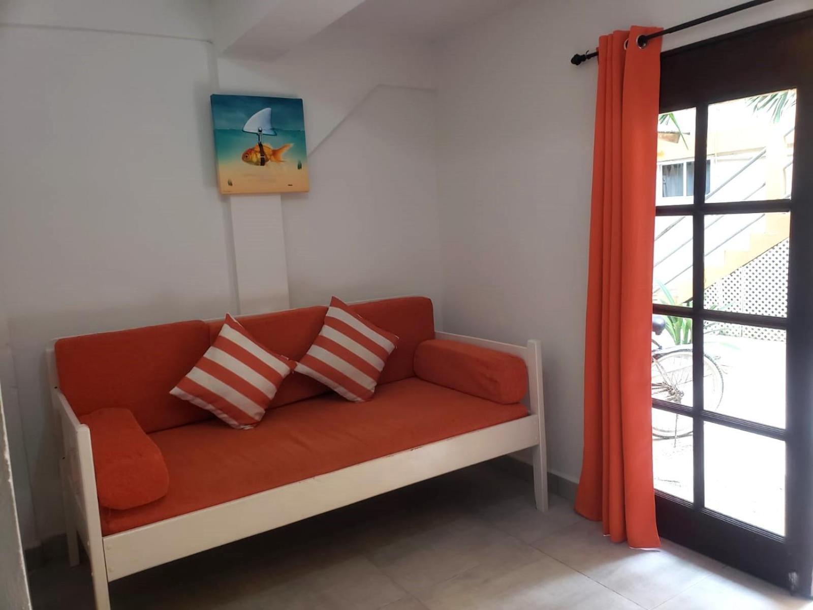 Beach Club Budget Rooms At Popeyes Caye Caulker Kültér fotó